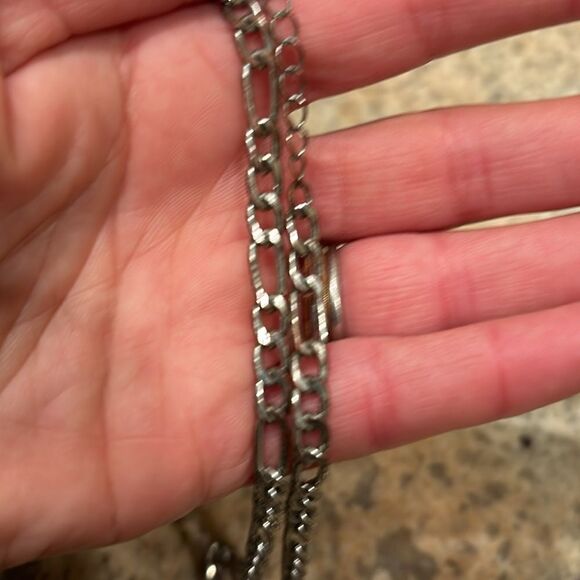 Woman's silver chain with butterfly w faux diamonds - Picture 5 of 7